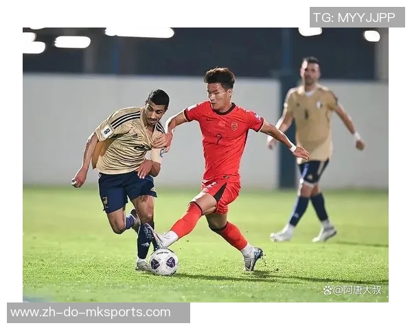 国足球员被解说员吐槽引发热议,争议不断引发球迷讨论 国足球员被解说员吐槽引发热议,争议不断引发球迷讨论